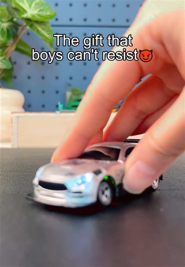 Full throttle! RC drift car burnout is so addictive #Rcdrift #valentinesday #driftcar #minirc #carguy