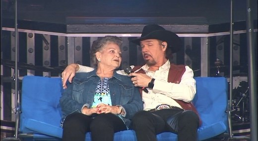 #ClayCooper is back and so is the swing!! 🤩🤣👏🏻👏🏻 Clay Cooper's Country Express #ClayCoopersCountryExpress #justaswingin #liveentertainment #ClayCooperTheatre #AudienceParticipation #audienceengagement #Bransonshows #Branson #BransonMO #BransonMissouri claycoopertheatre.com | Clay Cooper Theatre