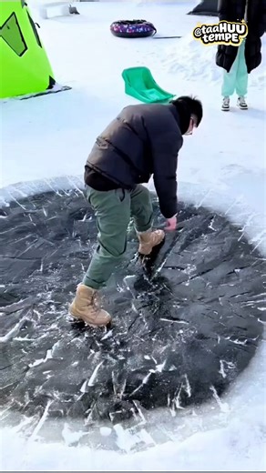 Terjebak di Lingkaran Es? Keluar dengan Cara Ini! #faktaunik #edukasisingkat #shorts