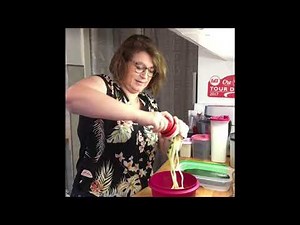 Spaghettis de courgettes à la bolognaise avec le Spiralizer Junior by Tupperware