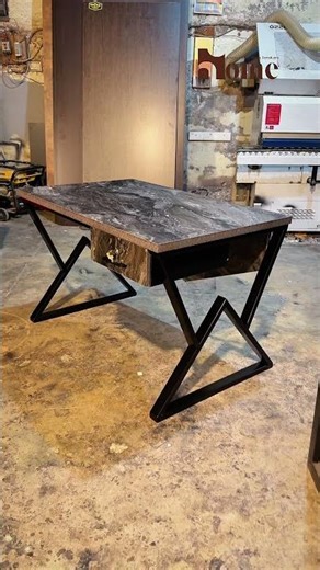 A bold blend of modern design and professional elegance, the Manager Table by Home Accessories