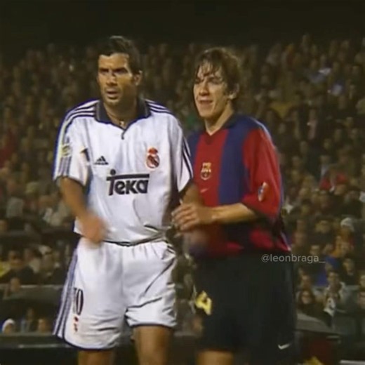 Puyol vs Figo: la rivalidad más intensa del Clásico 🔥⚔️ #shorts #football #momentos