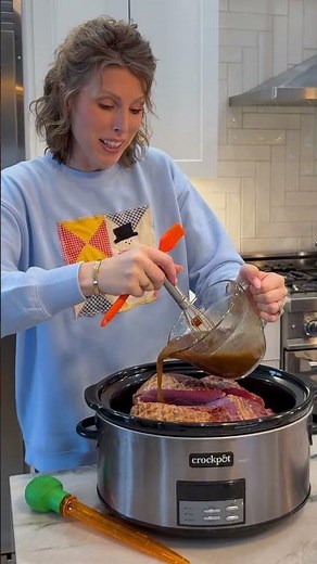 Crockpot Brown Sugar Pineapple Ham RECIPE on dinnerin321.com #ham #easter #easyrecipe #pork #yummy