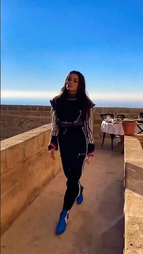 Hande Ercel Reaction On Hand Wash In Dinner time || Sen cal Kapimi || Handemiyy || Hande Ercel Vibe