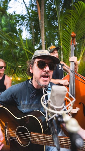 Tonight we’re breaking the ice on a brand new series featuring Susto Stringband at 8pm EST! This was an absolutely incredible SOLD OUT session and we could not be happier with the magic we captured on the deck with this crew. Tune in this evening for the full acoustic play through of their track ‘Seminole Wind’ and support The Shack by subscribing on YouTube! ✨@drinklevity // New Channel Sponsor✨ Artist: @sustoisreal & @hollerchoirmusic Track: Seminole Wind Date Filmed: July 12, 2025 📸 @theapot