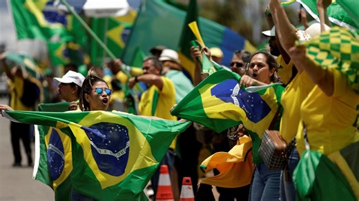 Brazil: Chaotic scenes as Bolsonaro's supporters take to the streets
