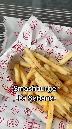 En mi top de hamburguesas definitivamente está Smashburger 🍔 #fyp #burgir #foodie #diegoeats #fypシ #foodblog #costarica #smashburger #burger
