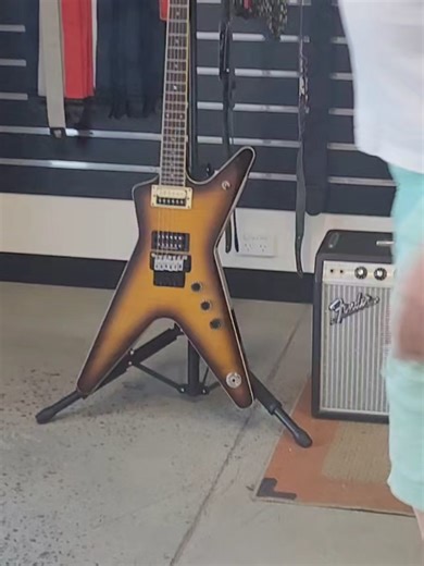 24/7 Guitar Shop Experience