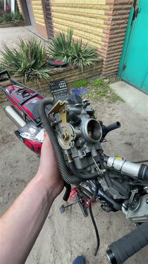 First launch of the Suzuki DRZ 400 sm in 2026 🤙🏻 #carburetor #suzuki #motard #kovi #geon