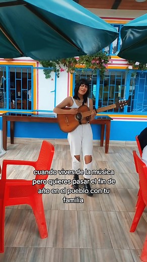 Celebrando el Fin de Año en el Pueblo con Alaska Cantante