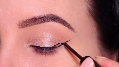 5 MINUTE Easy Foxy Eye Makeup Look