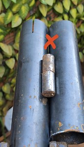 119K views · 984 reactions | not many people know the welder's trick of installing gate hinges on round tubes #technique #welding #idea | Welder art | Facebook