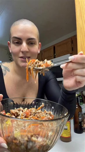 María Alejandra🪬 on Instagram: "La receta de la ensalada de arroz que me piden siempre ✨❤️ Háganla, ES DIVINA 😮‍💨🤤🤤🤤 #mamisinculpas #ensaladadeatun #ricesalad #saladbowls #recetasfacilesyrapidas"