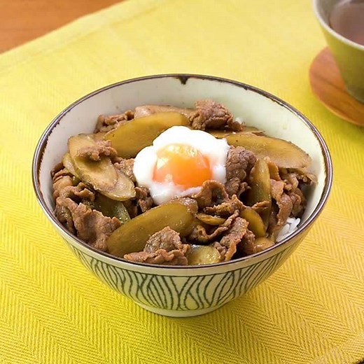 味が染みている！ 牛ごぼう丼のレシピ動画・作り方 | デリッシュキッチン