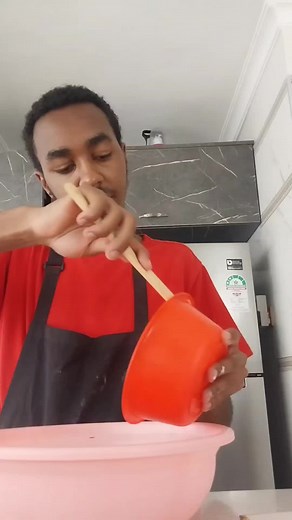 Bake with me🤭#fyp #bakingtiktok #kimanithejournalist #thenairobibakedhouse