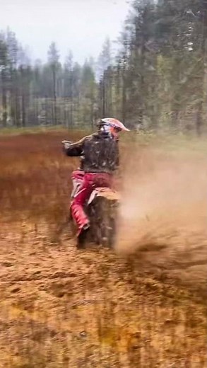 It’s like a chainsaw ripping through mud! #dirtbike #offroad #ktm #mud #motorbike