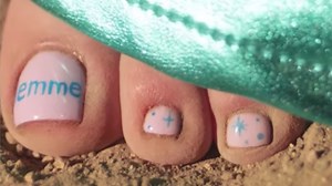 Kourtney shows off ageing lines & wrinkled toes & feet in rare unedited clip