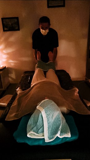 🌿 Shiatsu — Équilibre & énergise Un soin complet du corps utilisant pressions, étirements et travail des méridiens.�Le shiatsu libère les tensions, harmonise l’énergie et offre un ancrage immédiat. 🧘‍♂️ ✨ Après la séance :�On te conseille du mouvement au quotidien — marche, bouge, nage, fais circuler toute cette énergie.�Et hydrate-toi bien après ton soin. 📍 Vieil Antibes�🤝 Duo possible : Shiatsu Kobido ou Atama�🎁 Fidélité : 10€ après 5 séances�📲 Réservez sur WhatsApp 👉 Avec Ludo ��🌿 Shi