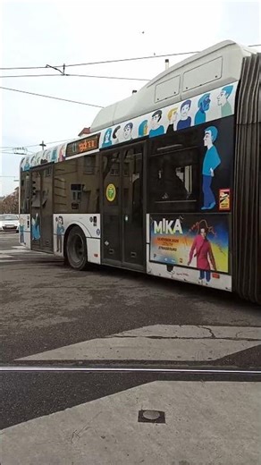 le bus C1 qui fait un passage sur les rails
