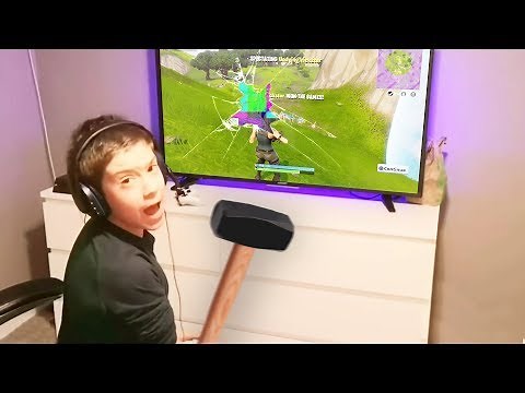 he destroys $3000 tv after mom turns off wifi.. (Fortnite)