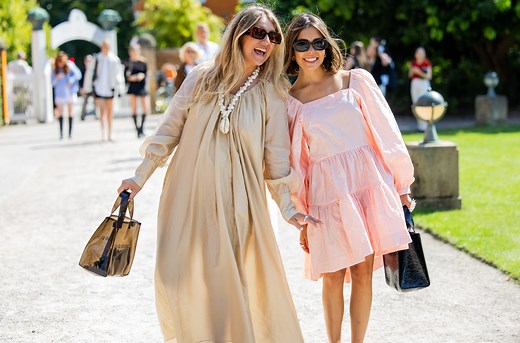 Las tres tendencias de moda de 2025 que más rejuvenecen