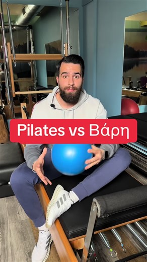 Τα βάρη δεν είναι trend. Είναι ανάγκη. Χωρίς αυτά δεν χτίζεις μυϊκή μάζα, ούτε ανθεκτικά οστά. Μετά τα 30, οι μύες ξεκινούν σταδιακά να ατροφούν, γεγονός που οδηγεί σε προβλήματα όπως οστεοπόρωση, οστεοπενία, σαρκοπενία κ.ά. Προβλήματα τα οποία αντιμετωπίζονται μόνο μέσω της προπόνησης με βάρη, καθώς αυτή παρέχει την απαραίτητη αντίσταση και τα κατάλληλα μυϊκά ερεθίσματα. Σε σύγκριση με οποιοδήποτε άλλο πρόγραμμα που προσφέρει μικρότερη αντίσταση — και κατά συνέπεια μικρότερα ερεθίσματα — το απο