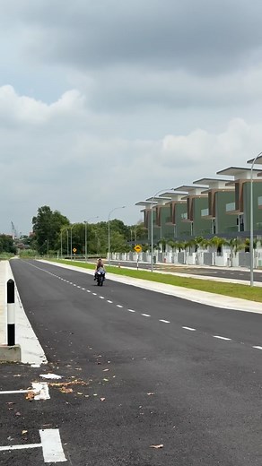 19K views · 3.3K reactions | Yamaha R6 untuk dijual ‼️ manufactured 2009 register 2014 mileage 45k Zero Gravity windshield adjustable brake lever adjustable clutch lever handle guard Yoshimura muffler radiator guard semua masih original lagi. condition tiptop  RM36.8k sahaja lokasi : Jalan Kebun, Shah Alam 0125772578 #kmhmotor #r6 #yamaha | KMH Motor | Facebook