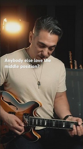 Love this percussive middle tone on the D’Angelico Premier Mini DC #guitar #dangelico