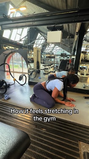 It feels so crazy doing certain stretches but I ain’t getting tight hips for nobody! #hipmobiility #gym #stretch #fyp #flexiblity