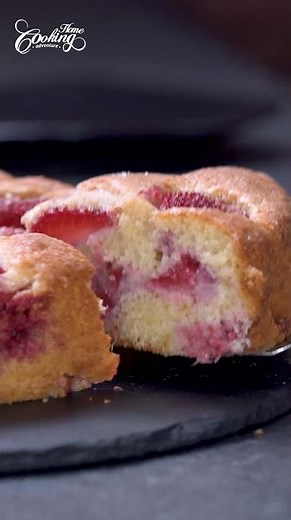 The Easiest Strawberry Cake Recipe Ever!