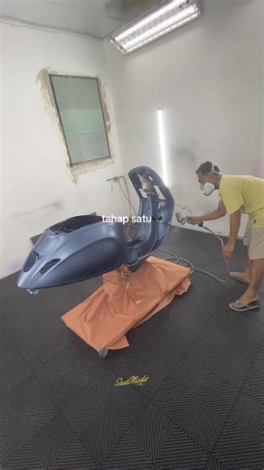Full Body Repaint of Blue Atlantis Vespa Matic