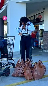 Innovative Woman Hooks Groceries to E-Scooter | Fabiosa - Live easy