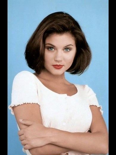 Tiffani Amber Thiessen In The 90's #nostalgia #1990s #1990snostalgia #hollywood #actress #flashback