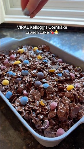 VIRAL crunch cake is the perfect spring treat🥚🌷🍫 Made with the one & only Kellogg’s Corn Flakes