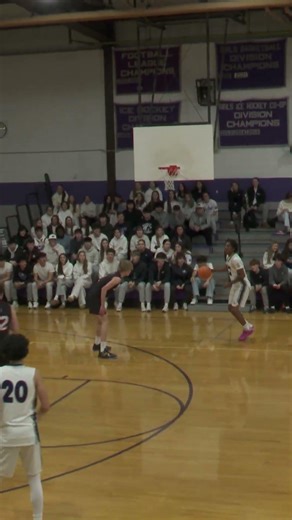 Abbruzzi ALLEY-OOP JAM 🚨 Two-Hand Slam #RIHoops