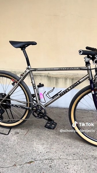 Exploring Retro Mountain Bikes for Commuting