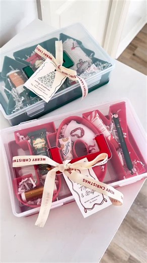 These new holiday containers with handles are perfect as a snackle box, for a Christmas movie night or a DIY Christmas gift 😍 Follow me Comment “SHOP” for all the links ✨🎄https://liketk.it/5tvKS - DIY Christmas gift, Christmas gift idea, Christmas finds from Target, Target finds, Christmas snack box, Christmas gift box, Christmas teacher gift #diygift #christmas #countdowntochristmas #christmasgift #christmasgiftideas #teachergift #christmas2025 | Megan Brown