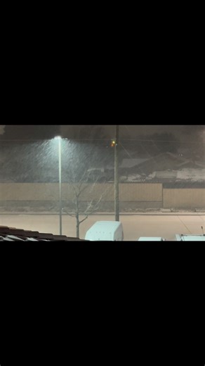 🤯 ASI ODESSA EN ESTOS MOMENTOS 11:00 P.M.: ❄️ Nieve cae sobre la ciudad de Odessa cubriendo todo a su paso. 🚫🚫🚫 Si no tiene que salir, no salga. ¡Quedese en casa! Podría verse con poca visibilidad en momentos al manejar. Mejor sano y a salvo con los suyos. 🫶🏼 ¡Comparte con nosotros tus imágenes y dinos dónde fueron captadas! | Patsy Casas Telemundo20