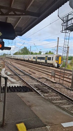 Great Northern Class 387 Passing through Hitchin Station