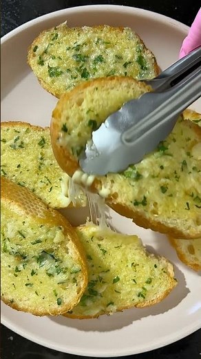 🧄🥖 Classic Homemade Garlic Bread