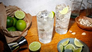 Rum-tonic cocktail recipe - Absolut Drinks