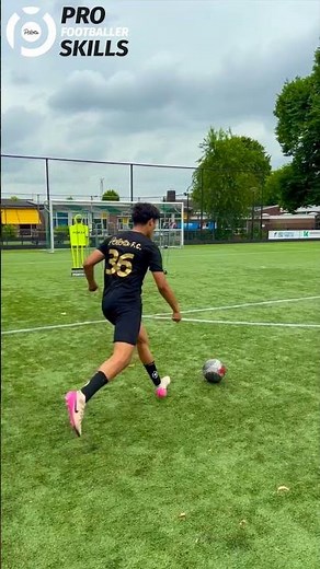 Free Kick Challenge 1v1 ⚽ | Pro Footballers Battle It Out!