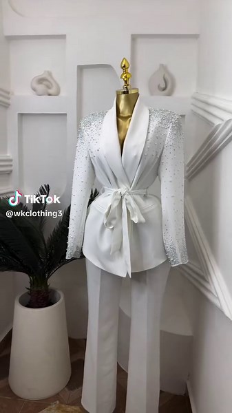 Stylish Women's Suits for Graduation 2024