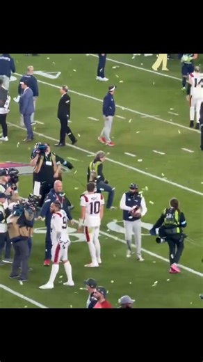 Drake Maye couldn’t find Sam Darnold after Super Bowl LX. Seahawks DE Mike Morris still chased Maye down to shake hands with him. (via CLNSMedia) | Football Forever