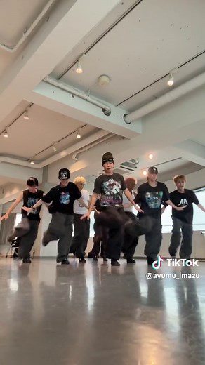 スーパースターダンス振り付けと楽曲解説