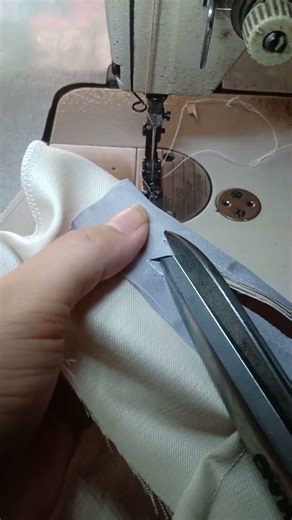 Learn how to sew back pockets. #DIYPants #SewingTutorial #SewYourOwnClothes #shorts