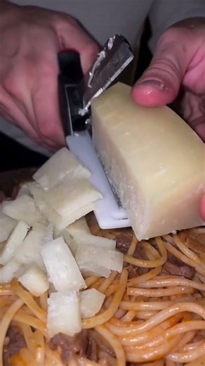 Spaghetti Topping🔥✂️ #spaghetti #cheese #top