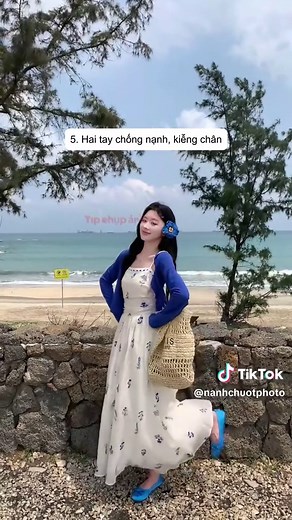 Tạo dáng chụp ảnh đi biển: 10 tư thế xinh dễ làm