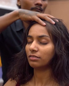 Pure Bliss with Master Cracker’s Intense Head Massage! In this ASMR session, Master Cracker delivers a deeply intense and soothing head massage to a model who drifts into complete relaxation. His expert scalp therapy and rhythmic strokes are so calming that she can’t help but smile in pure bliss. This video is filled with tingle triggers, scalp massage sounds, and deep relaxation techniques, perfect for: Stress relief 🌿 Sleep therapy 😴 Full-body calm ✨ If you love real Indian barber head massa