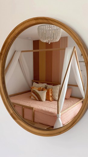 This wooden house bed was the bed I transitioned my daughter to when she was 2.5 years old. Designing her room was so much fun and I love that it’s a room that can grow with her! The removable decals can always be switched out to reflect what she’s into at the time but the color scheme can last her well into her teenage years! This bedding is from @beddys and it has a zipper closure so that she can make her own bed! Beddys are perfect for beds like this and bunk beds! I’m not sure I could handle